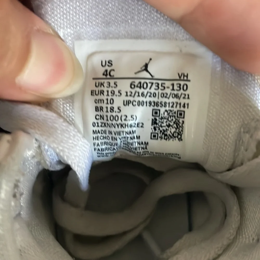 White toddler Jordan’s size 4c - Picture 7 of 7